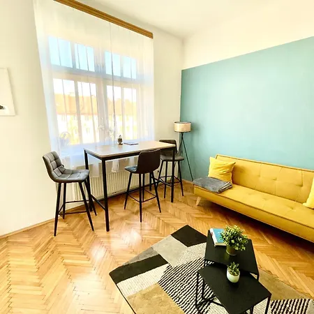 Апартаменти Contactless Self-check-in - Studio, 5 Minutes To Center