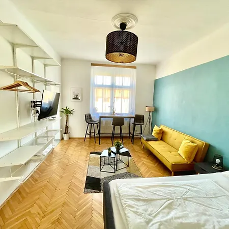 Contactless Self-check-in - Studio, 5 Minutes To Center Apartment *