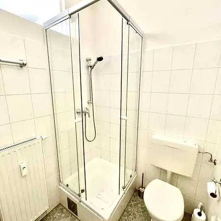 Contactless Self-check-in - Studio, 5 Minutes To Center Apartment *